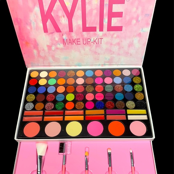 Kylie Cosmetics Valentine Kylie Makeup Pallet